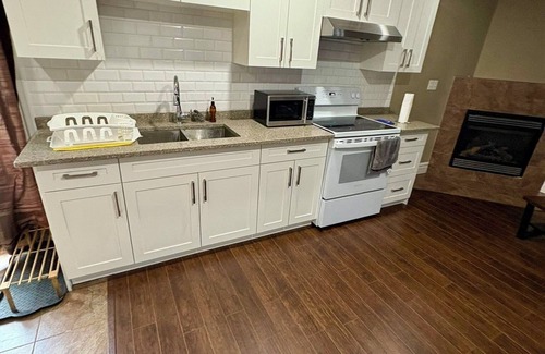 Woodslee Maison | Cozy and quiet room close to riverside.