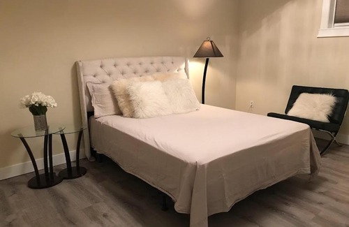 Signal Hill Maison | Cozy and Quiet Room with Private Bathroom