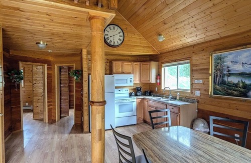 McBride Cabine | Cozy and Relaxing Getaway Cabin #14