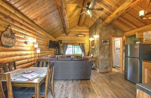 Lazy Acres Cabine | Cozy and Rustic "Bear Themed" Cabin~private pond and 7 miles to YNP entrance!