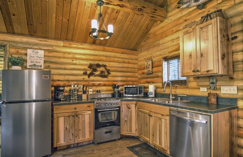 Lazy Acres Cabine | Cozy and Rustic "Bear Themed" Cabin~private pond and 7 miles to YNP entrance!