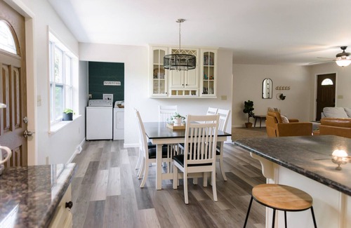 Halifax Maison | Cozy and secluded getaway with hot tub & fireplace
