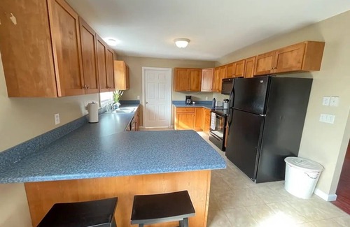 Pawcatuck Maison | Cozy and Spacious Coastal Cottage in Stonington Connecticut!