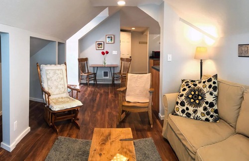 Newberg Appartement | Appartement neuf confortable et spacieux dans une maison historique au coeur de Newberg
