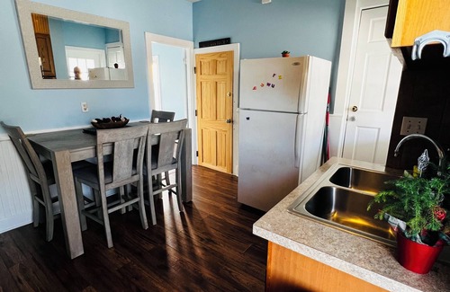 Pawtucket Appartement | Two-bedroom apartment located near Providence and short drive to Boston