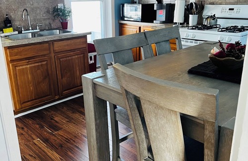 Pawtucket Appartement | Two-bedroom apartment located near Providence and short drive to Boston