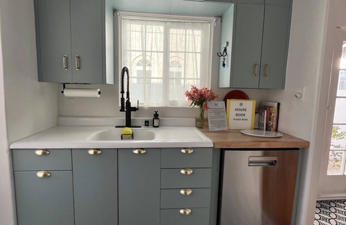 Beach Barber Tract Cottage | Cozy and Stylish Beach Cottage in La Jolla near Windansea Beach