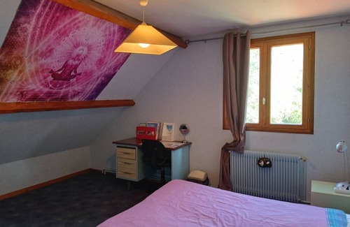 Fruges Maison | Chambre double confortable et tranquille avec grand bureau