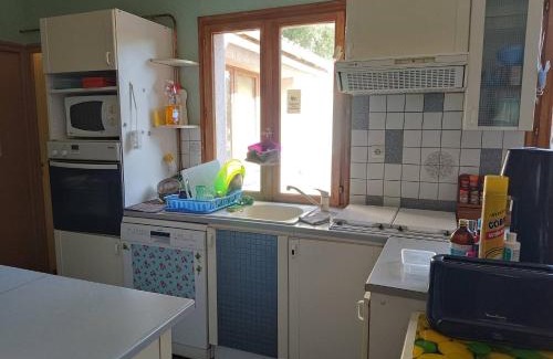 Fruges Maison | Cozy and tranquil double room with large desk