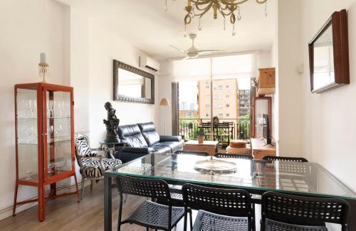 L'Hospitalet de Llobregat Appartement | Cozy Apartment near Fira Gran Via with AC