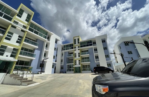 Guaricano Appartement | Cozy Apartment with Pool View 10 minutes USA Embassy