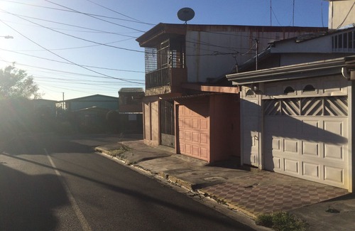 Alajuela Appartement | appartement entièrement équipé avec lit king et AC - 5 minutes de l'aéroport