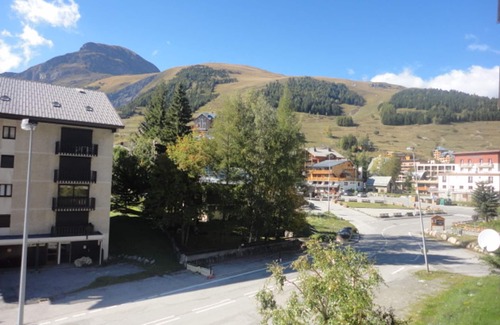 Les Deux Alpes Appartement | Appartement accueillant au pied des pistes avec balcon et cuisine équipée
