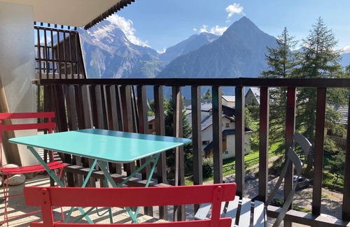 Les Deux Alpes Appartement | Appartement accueillant au pied des pistes avec balcon et cuisine équipée