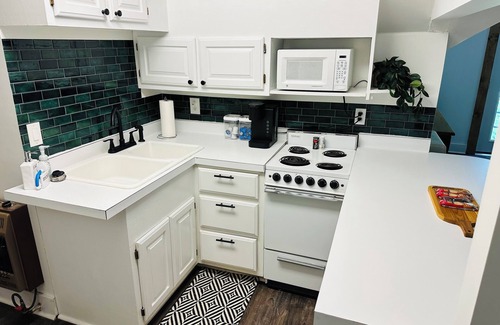 Russellville Appartement | Cozy apartment above a salon. 5 minutes to Mt Nebo