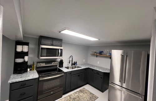Hope Valley Appartement | Cozy apartment along the Wood River in the heart of Richmond.