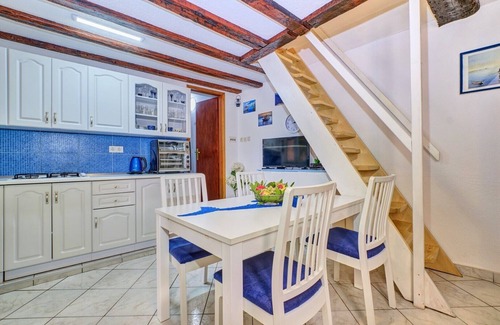 Nerezine Appartement | Cozy apartment ANALIA near beautiful beach