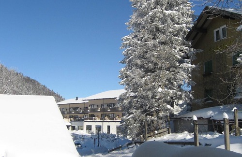 Oberjoch Appartement | Confortable appartement pour 2 personnes avec vue sur la montagne, à 200 m de u ski. Région de randonnée