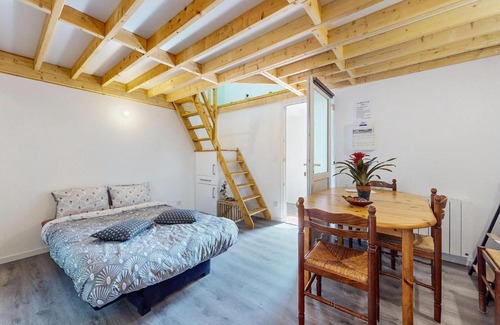 Neuilly-le-Vendin Appartement | Cozy Apartment In Neuilly Le Vendin