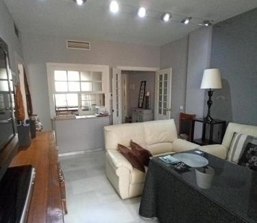 Doctor Barraquer-Grupo Renfe-Policlinico Appartement | Cozy apartment & free parking