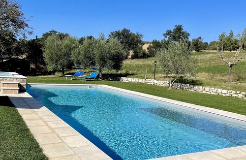 Fratta Appartement | Cozy apartment in a villa with pool surrounded by olive trees in Todi- Leccio