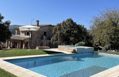 Fratta Appartement | Cozy apartment in a villa with pool surrounded by olive trees in Todi- Leccio