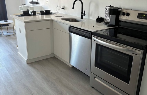 Elizabeth Appartement | Cozy apartment in lovely Elizabeth with WiFi, fitness room, AC