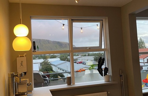 Mosfellsbaer Copropriété | Cozy apartment in Mosfellsbær with mountain views, ideal for couples or families
