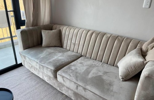 Lombardy Estate Appartement | Cozy Apartment in Shere