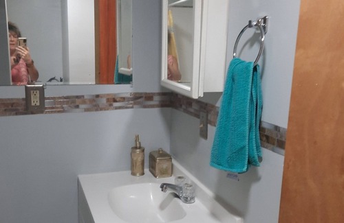 Shawanese Appartement | Cozy apartment located 1/2 mile from Harvey's Lake. Beach membership included