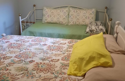 Shawanese Appartement | Cozy apartment located 1/2 mile from Harvey's Lake. Beach membership included