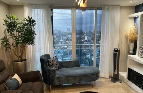 San Geronimo Appartement | Cozy apartment with a beautiful view of the city, 19th floor. Free breakfast