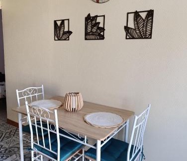 Riberac Maison | Cozy apartment, WiFi, garage, quiet city center