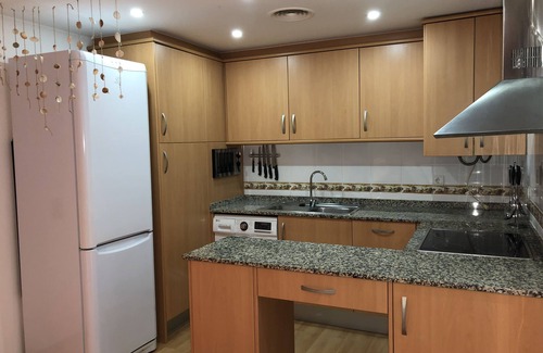 L'Ampolla Appartement | COSY APPARTEMENT AVEC BALCON AVEC VUE SUR LA MER, 50M DE LA PLAGE + WIFI