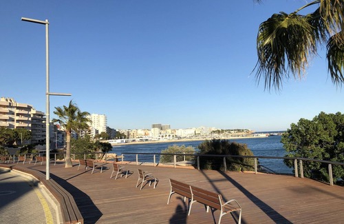 L'Ampolla Appartement | COSY APPARTEMENT AVEC BALCON AVEC VUE SUR LA MER, 50M DE LA PLAGE + WIFI