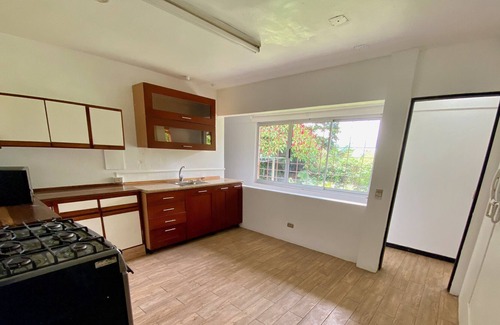 Roble Appartement | Cozy apartment with fireplace.