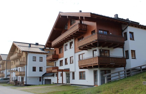 Hochkrimml Appartement | Cozy apartment with mountain view and close to the lift in the Zillertal Arena