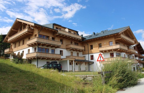 Hochkrimml Appartement | Cozy apartment with mountain view and close to the lift in the Zillertal Arena