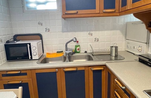 Rafina Appartement | Cozy apt. 5 minutes from Kokkino Limanaki beach and close to airport
