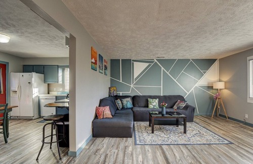 Council Bluffs Appartement | ♔ Cozy Apt A Stone's Throw away from Downtown ♔