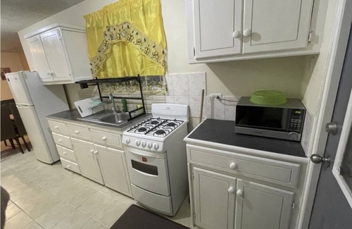 Bridgetown Maison | Cozy Apt centrally located, walking distance to beach, Bakeries & Supermarkets