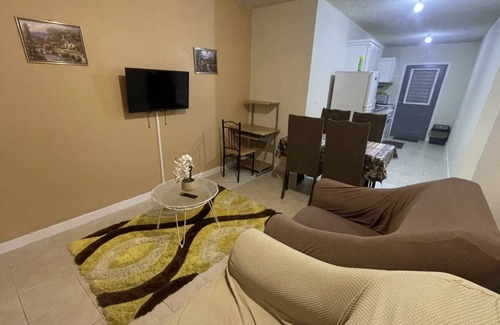 Bridgetown Maison | Cozy Apt centrally located, walking distance to beach, Bakeries & Supermarkets