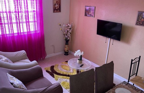 Bridgetown Maison | Cozy Apt centrally located, walking distance to beach, Bakeries & Supermarkets