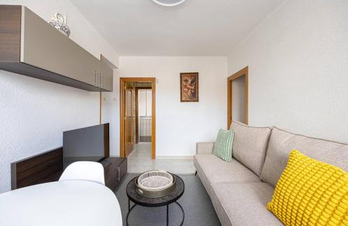 Cornella de Llobregat Appartement | Cozy Apt In Cornella 2 Mins From The Metro