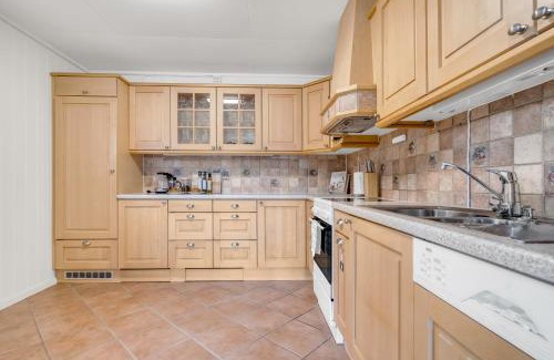 Tromso Appartement | Cozy Arctic Hideaway l Fireplace l Parking