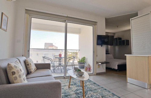 Lykabittos Appartement | Cozy Atelier*Nicosia City*Free Parking & Wifi Welcomes U!!!