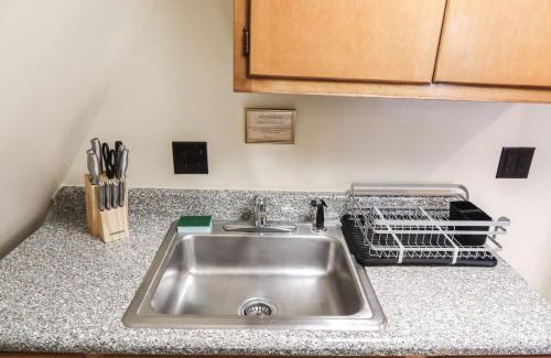 West Orange Appartement | Cozy Attic Studio for 2 5min to NYC Train Station