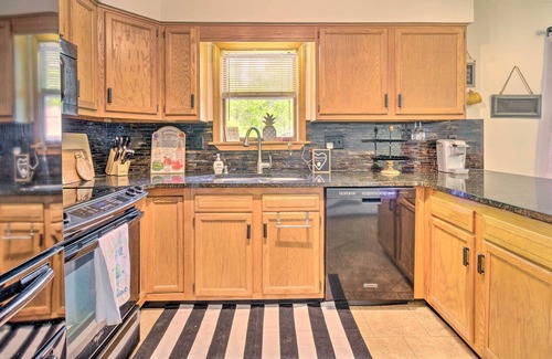 Auburn Cottage | NEW! Cozy Auburn Retreat w/ Hot Tub - Walk to Lake