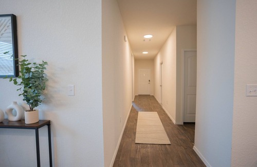 Austin Maison | Cozy Austin Modern Home near Tesla