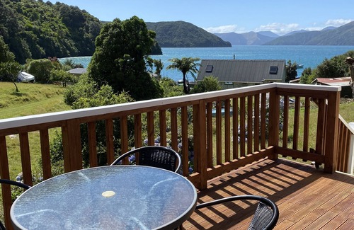 Saint Omer Maison | Cozy Bach in the Marlborough Sounds, Great Fishing Location